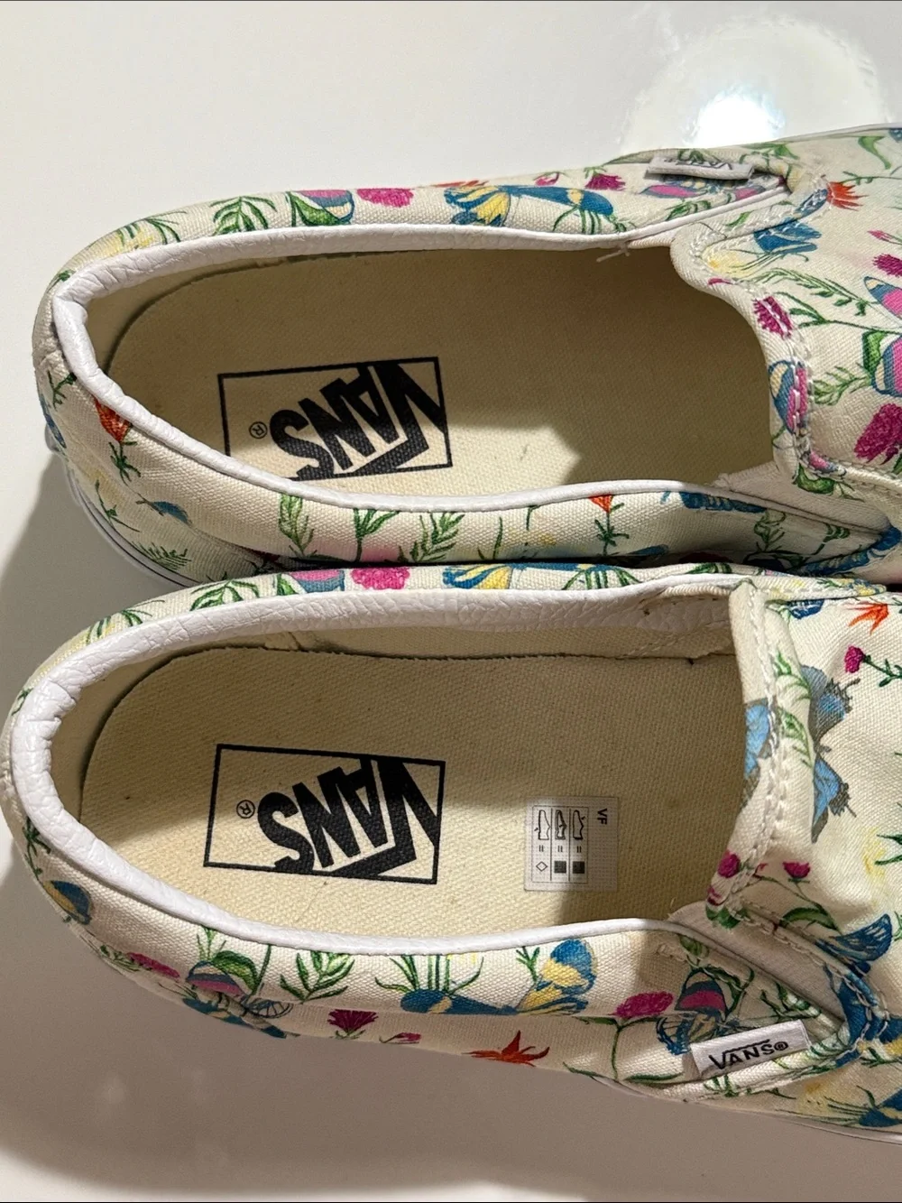 Vans Men's Size 12 Classic Slip On Butterfly Floral Sneaker Shoes Almost new